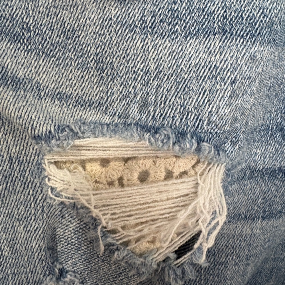 American Eagle Medium Wash Distressed Cut Off High Rise Shortie- Size 4 - Picture 3 of 5